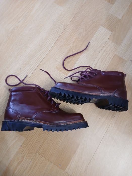 Vand bocanci vânători de munte