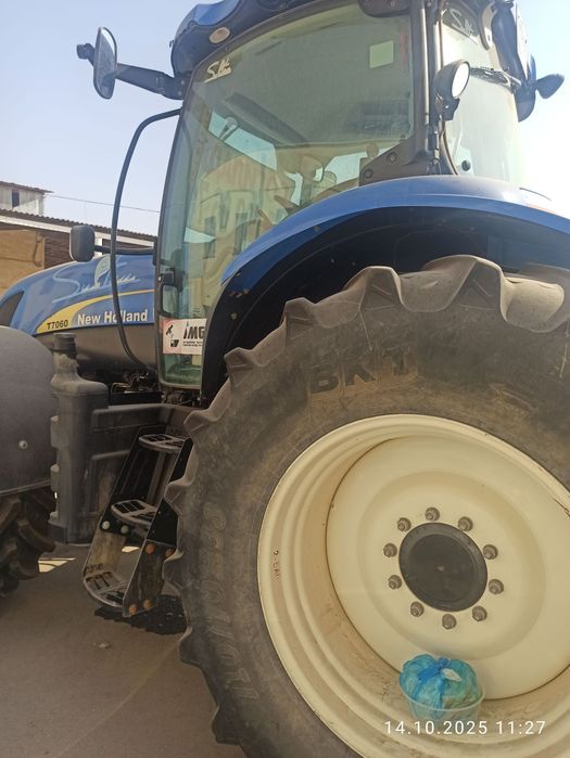 Traktor sotiladi Т 7060