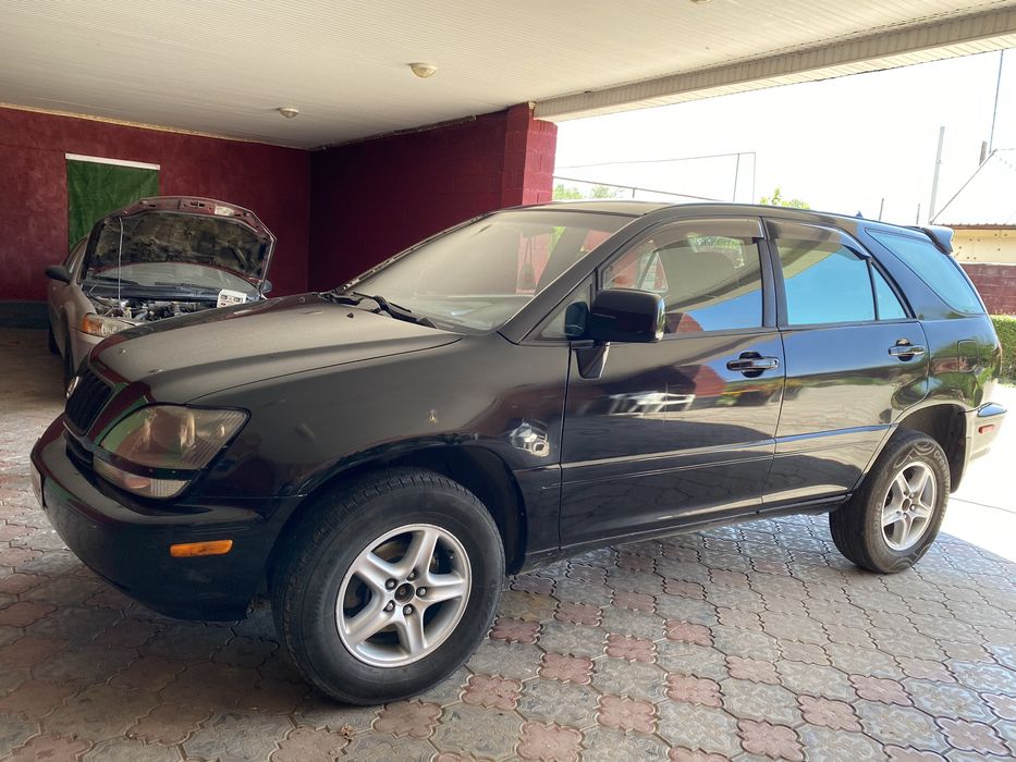 автомобиль  lexus rx300