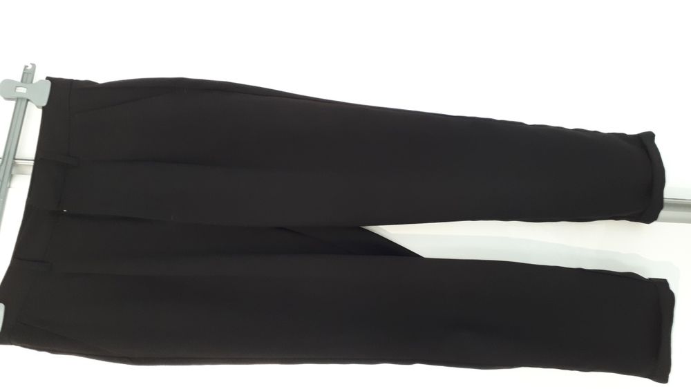 Pantaloni noi Stradivarius