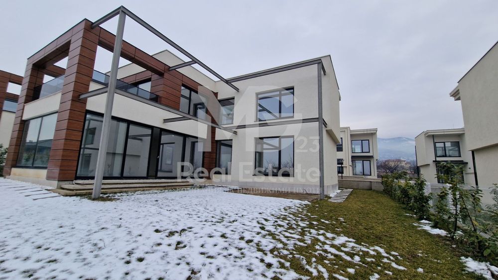 Продава се Къща в с. Марково, Област Пловдив - 363 кв.м за 695 €/кв.м - Снимка #1