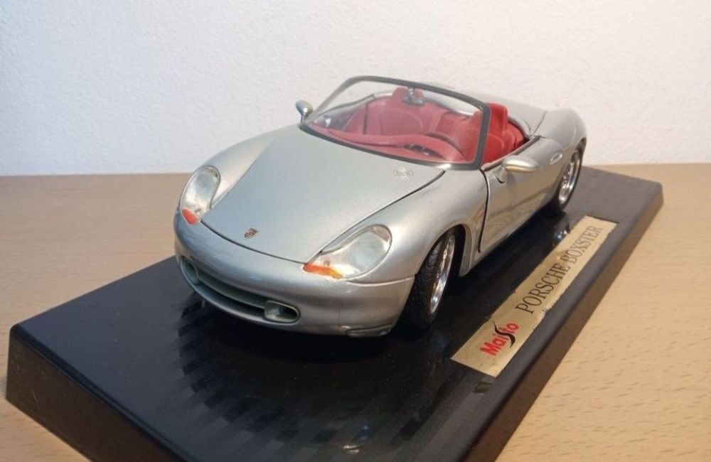 Porsche boxster 1:18
Scara 1:18
Produs de maisto 

Pozele reflectă rea
