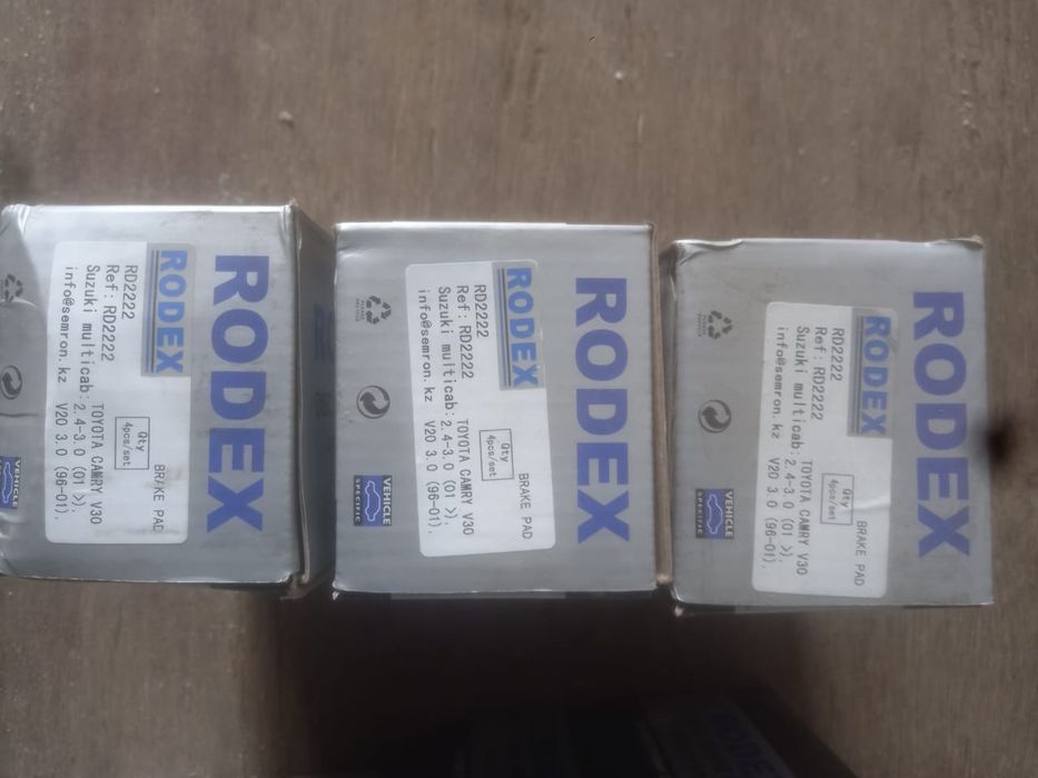 Продам тормозные колодки на тойота