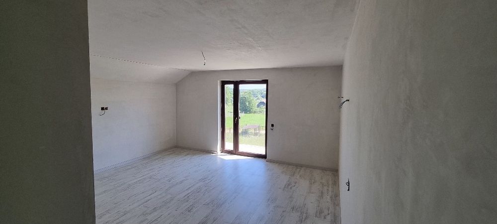 Casă nouă + teren 1.300 mp ,în comuna Pârteștii de Jos, jud. Suceava