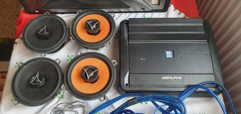 Statie auto Alpine  , subwoofer , boxe si cabluri