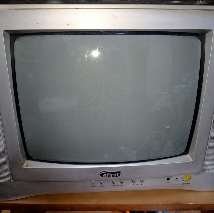 Продам телевизор работает.