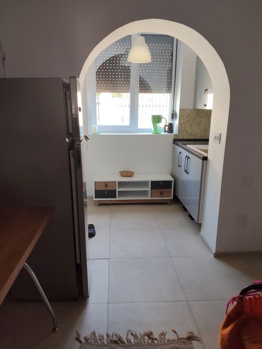 Închiriez garsoniera la casă, curte și acces separat – Decebal 84, zona liniștită