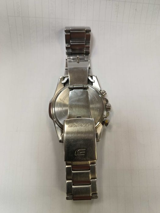 Продавам соларен часовник Casio Edifice EQB-1200-2AER