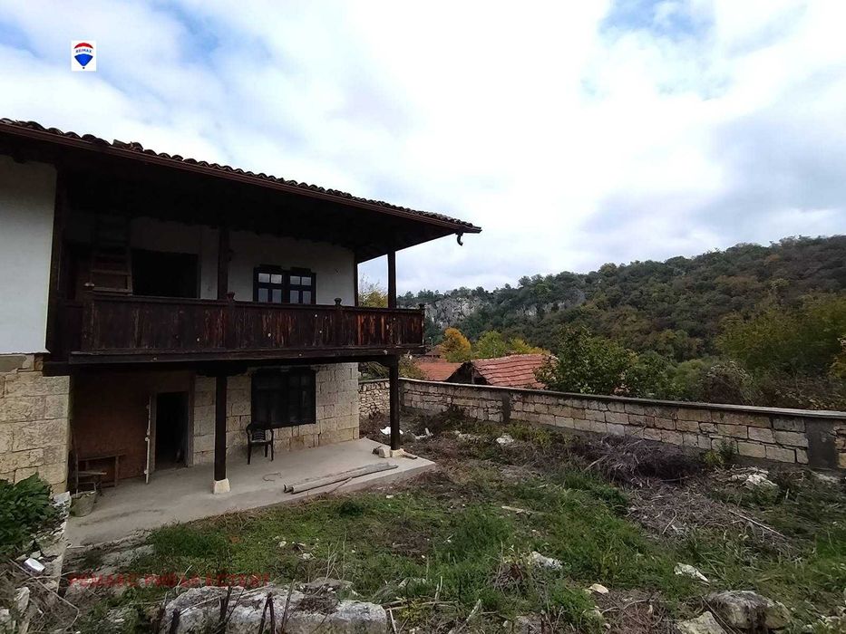 Селска къща за продажба в с. Червен, обл. Русе