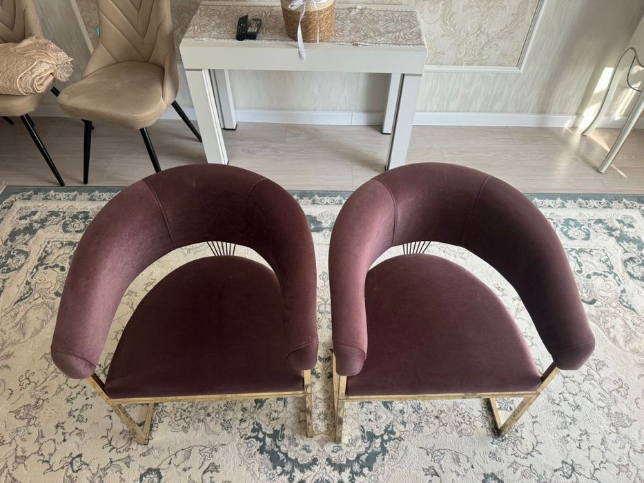 Диван сатылады .