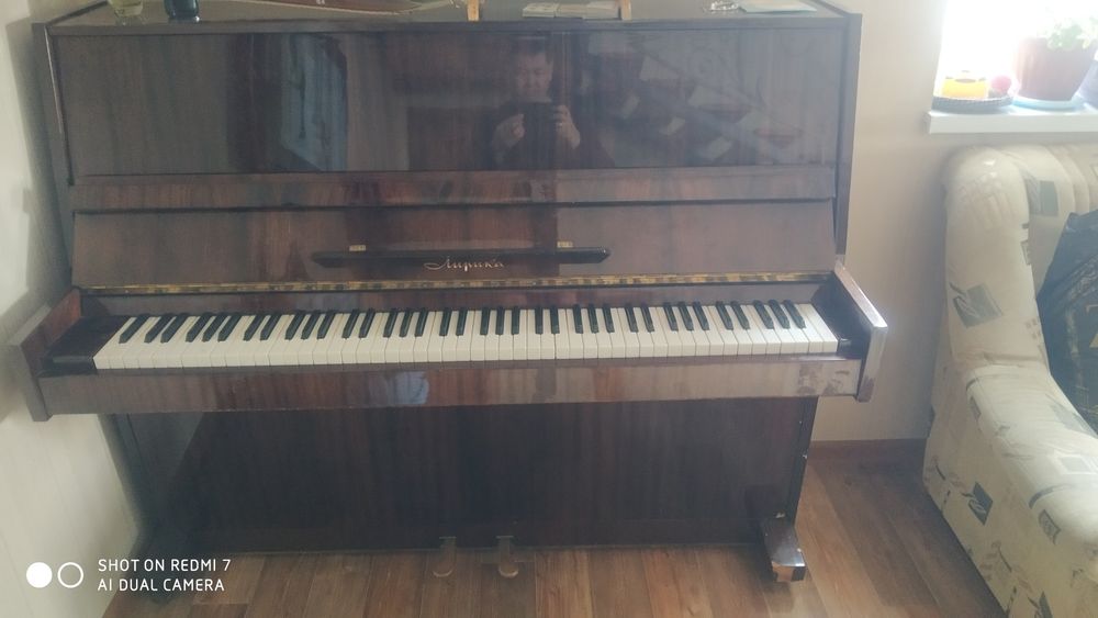 Продам пианино Лирика