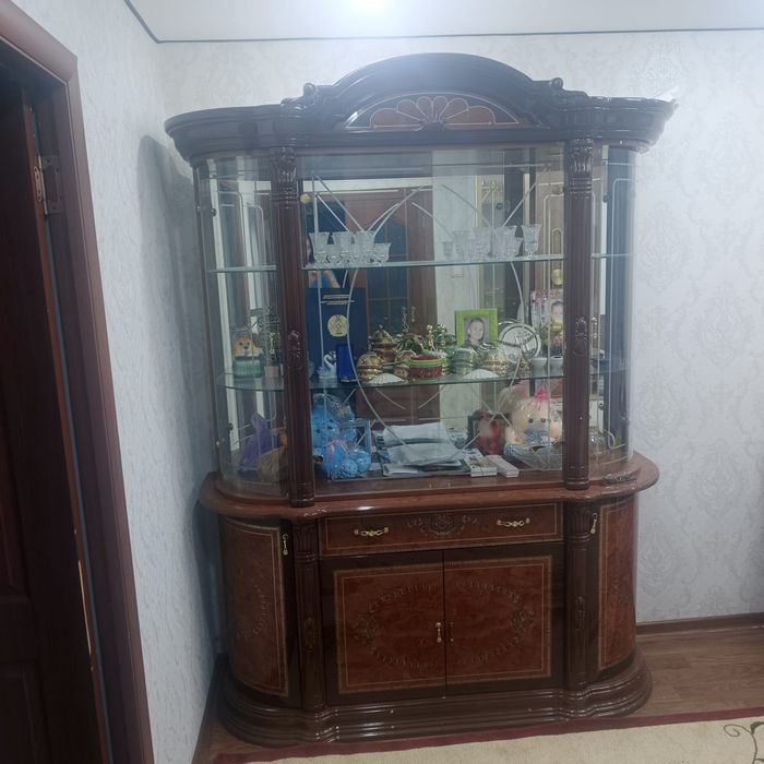 Продается сервант