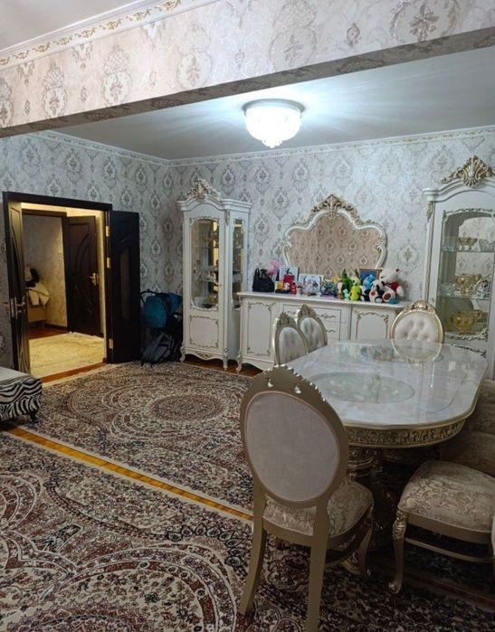 Продается квартира Юнусабад 19кв 4/4/5