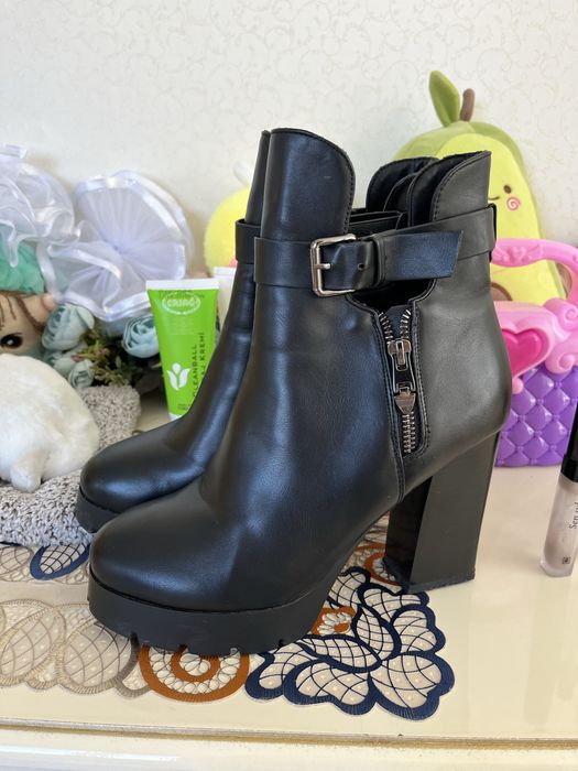 Срочно продаю ботинка