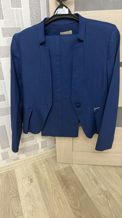 Продам брючный костюм 46 размера