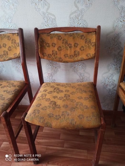 Продам мягкие стулья.