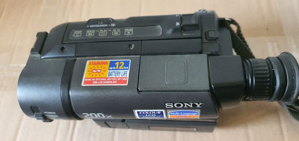 Vând cameră video Sony model CCD - TRV15E