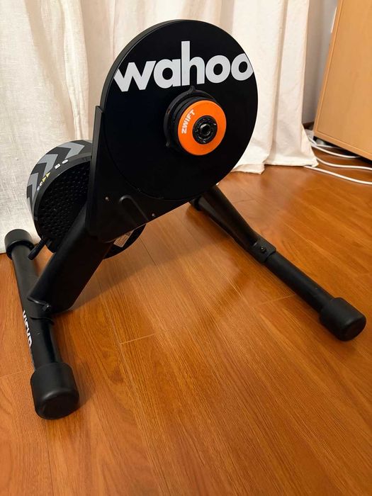 Smart Trainer Wahoo KICKR CORE V1 – Zwift Cog + Click, Zwift Play, Rocker Feet