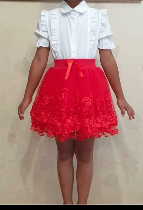 Красная и голубая юбки для девочек