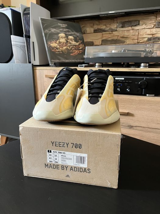 Кроссовки adidas Yeezy 700 44,5