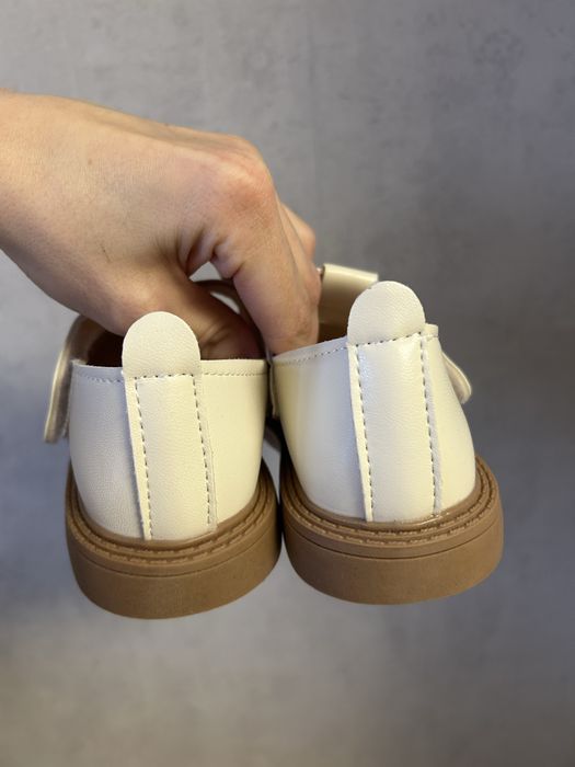 Белые туфли для девочки, размер 28 (как новые)