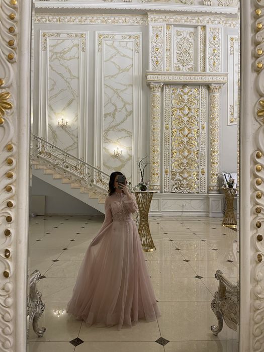Шикарное розовое платье