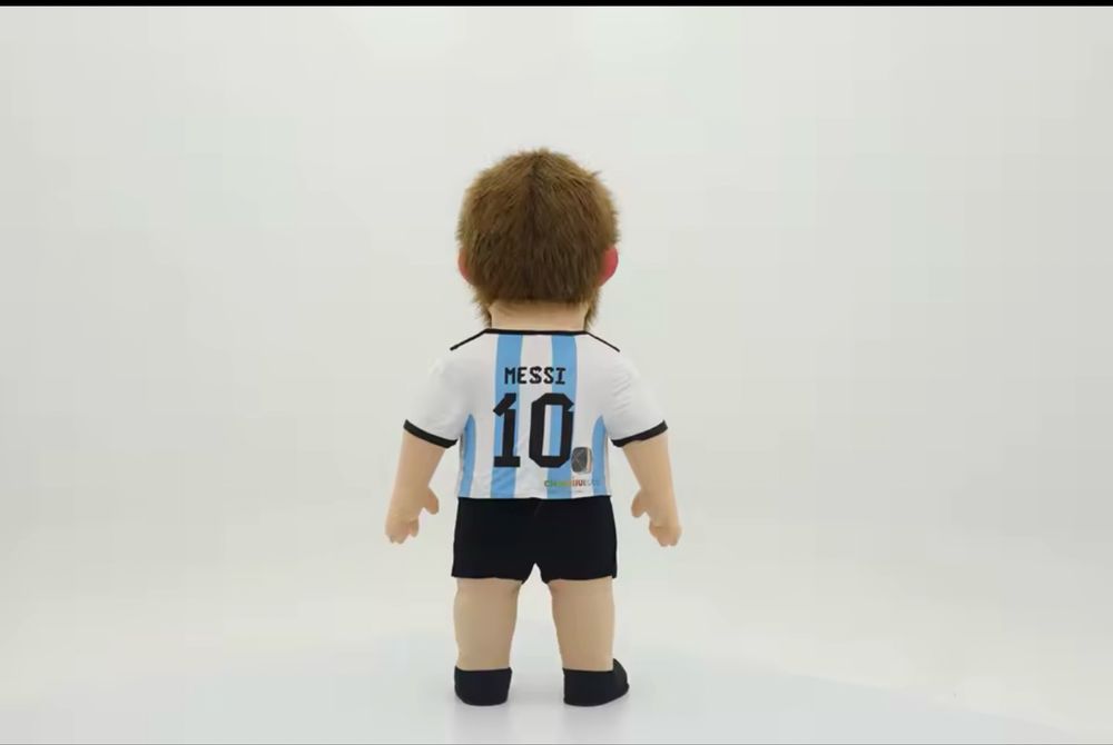 Vând mascotă gonflabilă Messi 2.6 H cu baterie si incaracto