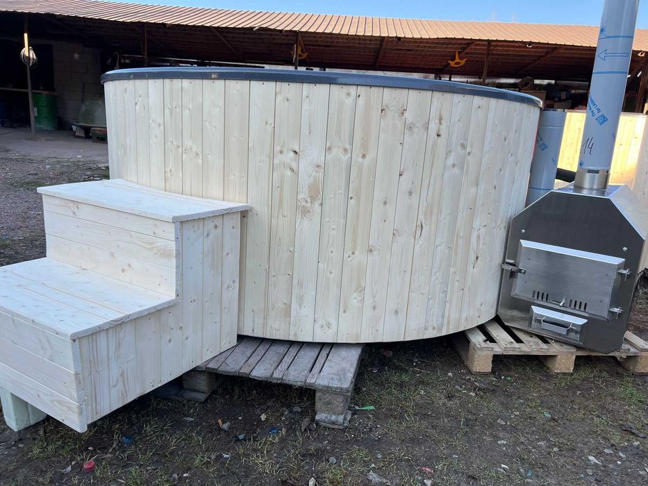 Ciubăr Lux din Fibră de Sticlă – Relaxare Premium pentru 8-10 Persoane