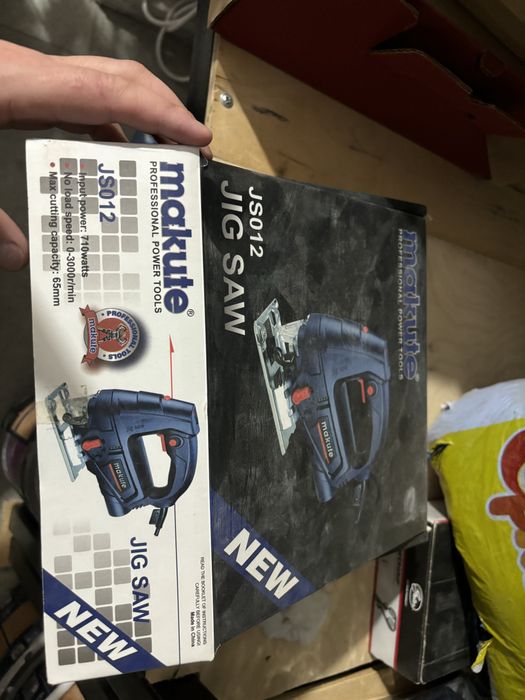 Продам  лобзик Макуте