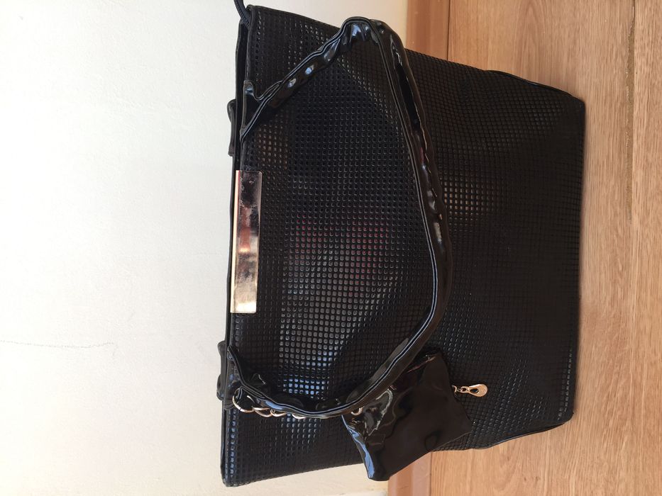 Дамска черна чанта