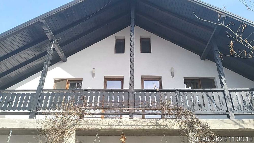 Stâlpi sculptați din lemn