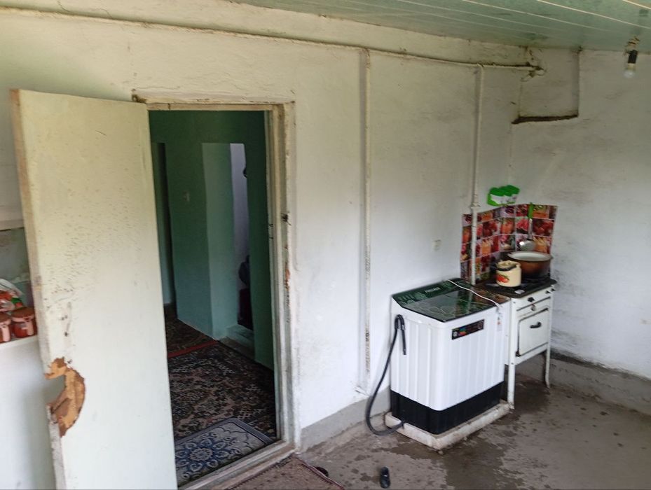 16.5 sotix yer 3 xona uyi bor zabor yoq