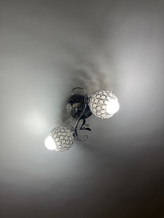 Срочно продается 4 люстры