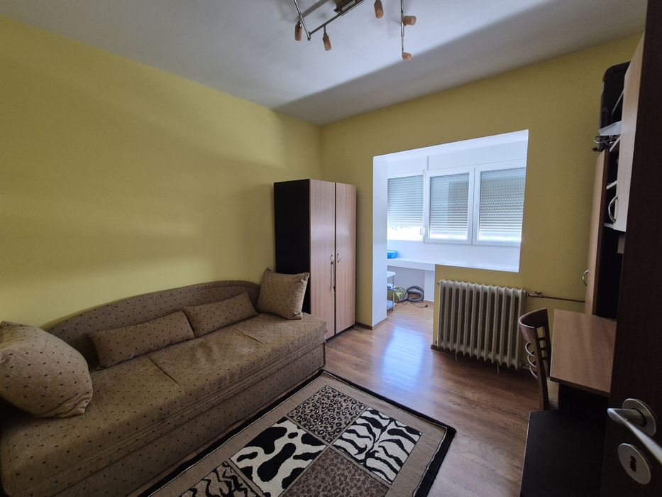 Proprietar închiriez apartament 3 camere Calea Sagului