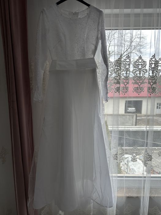 Rochiță de mireasă,marimea 36-38,purtata o singura data!