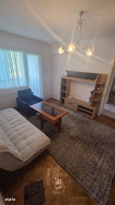 Apartament 3 camere, balcon, etaj 4, Târgoviște