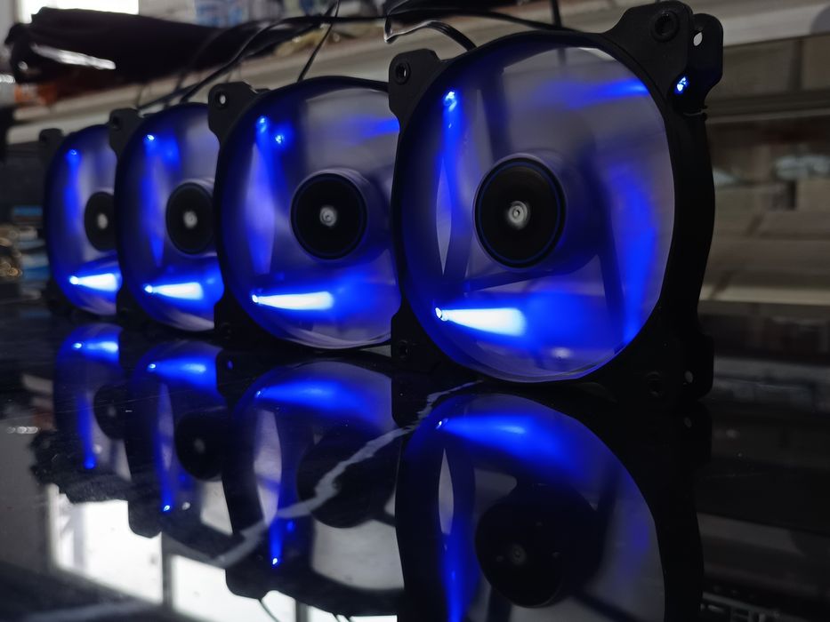 !! VÂND !! 4x Ventilatoare Corsair SP120 LED Blue High Static Pressure