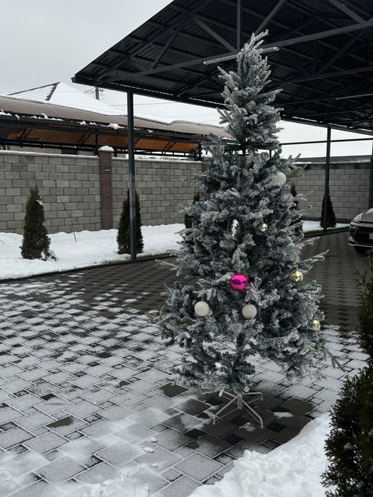 Елка 2.10 продаю в хорошом состаяние