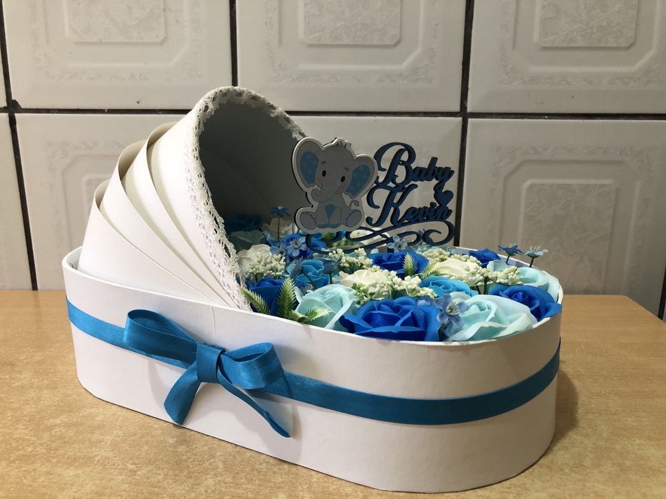 Aranjament landou cu trandafiri de sapun