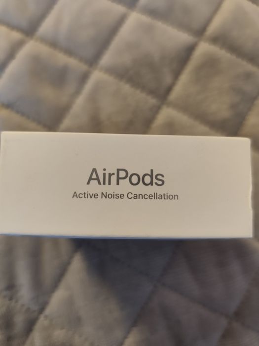 Airpods 4 with active noise cancellation