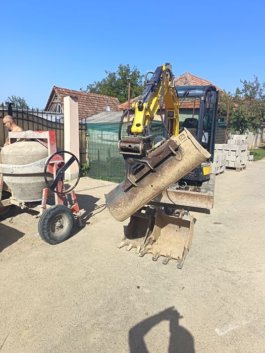 Execut lucrări cu excavator YANMAR 2.4 T an 2021