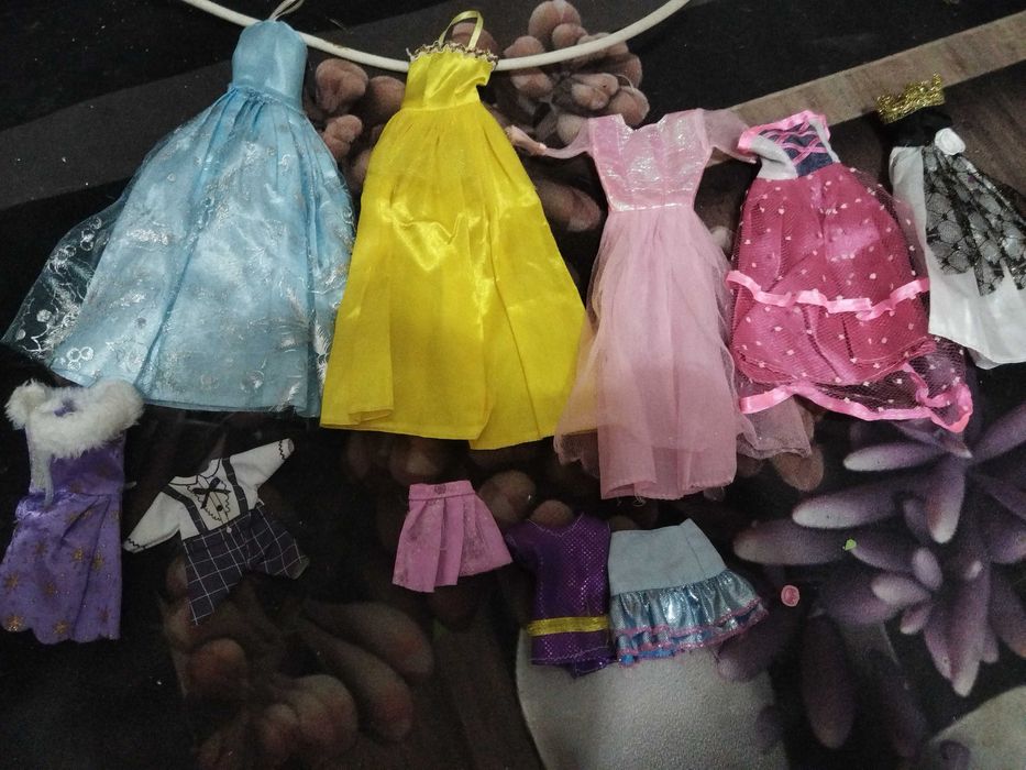 Продам куклу с набором одежды