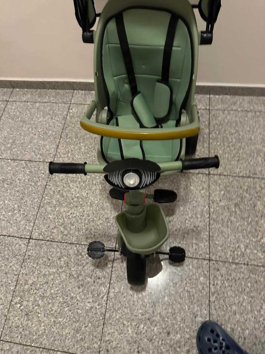 Триколка с въртяща се седалка Sport