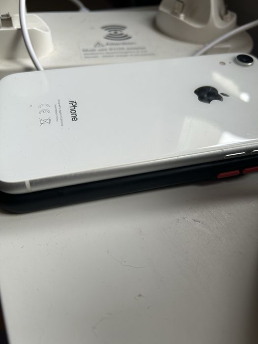 Iphone xr 64gb бял