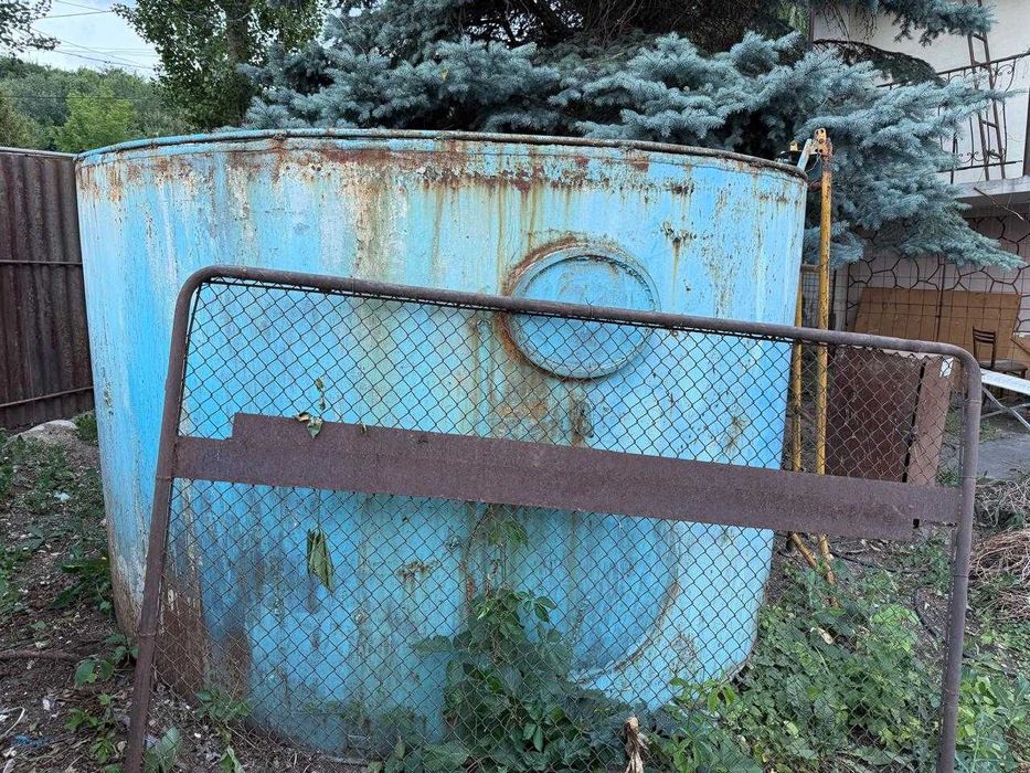 Металлическая емкость