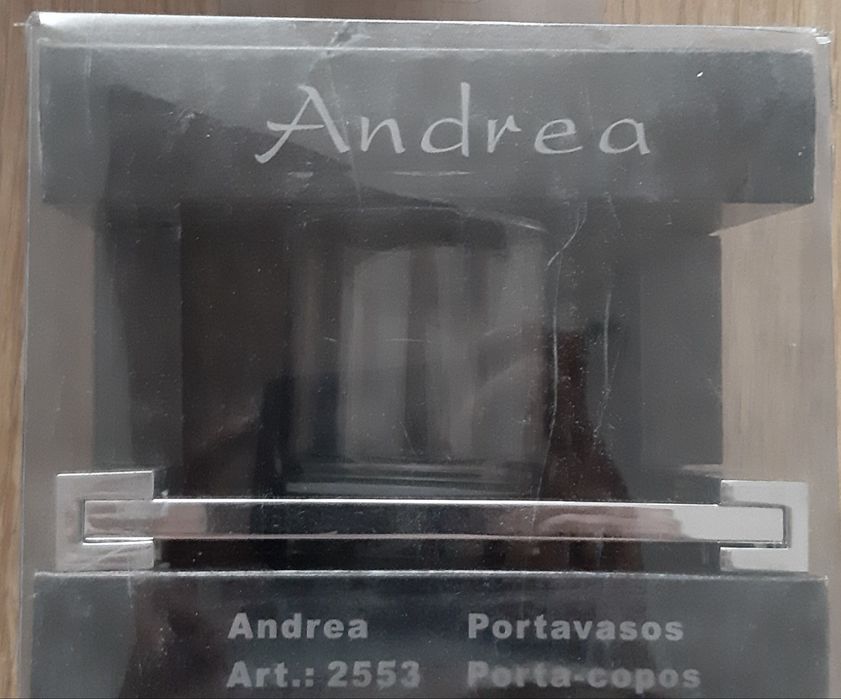 Оборудване баня / поставки сапун, кърпи, паста и четки, дозатор