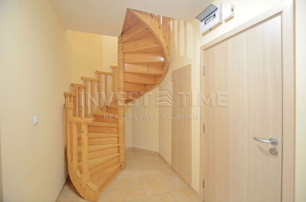 Голям тристаен апартамент в центъра на с. Кранево