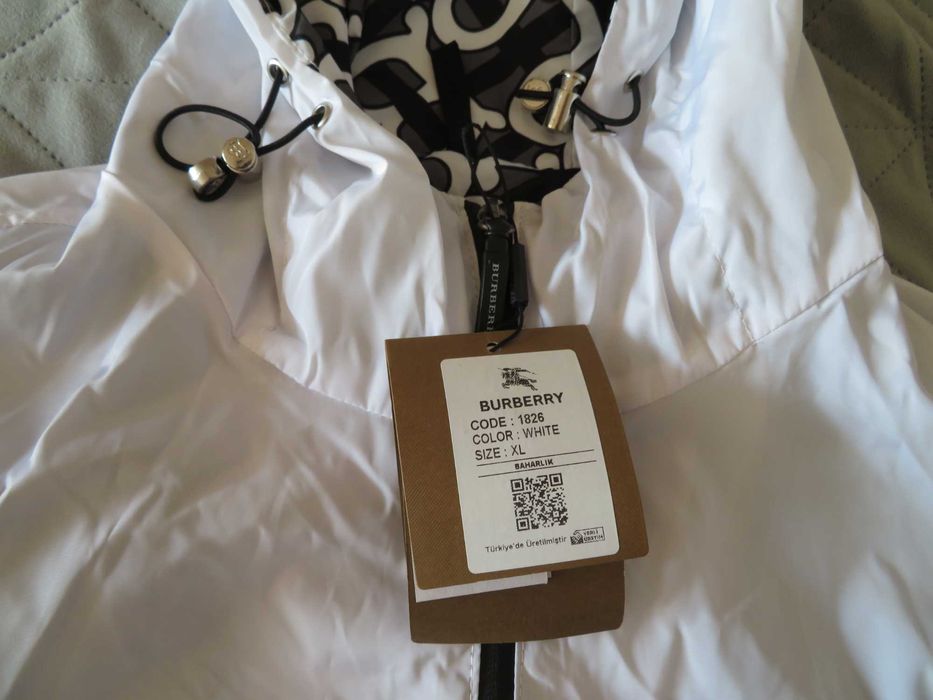 Чисто нова ветровка Burberry размер M