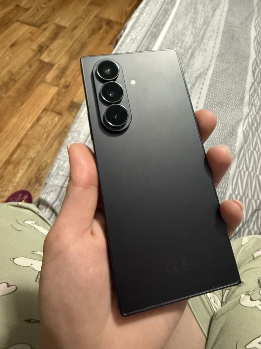 Samsung Galaxy Fold 7 256GB – с документи и гаранция, батерия 100%