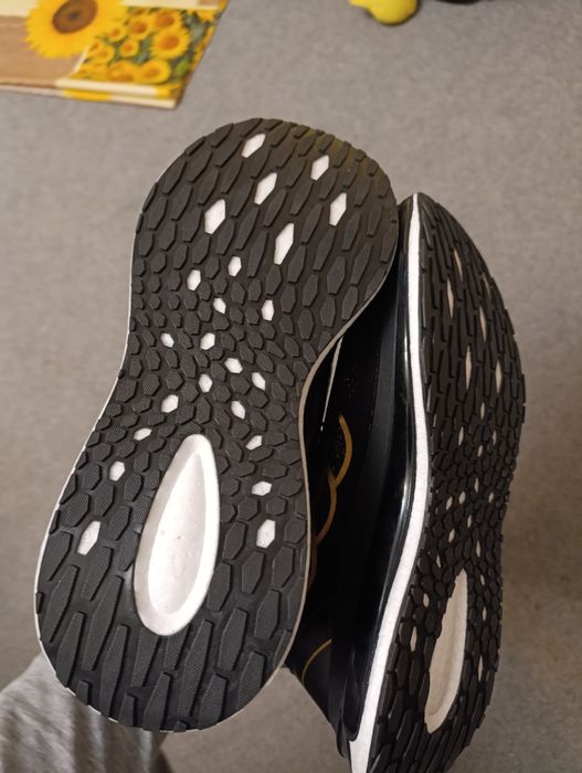 Чисто нови маратонки